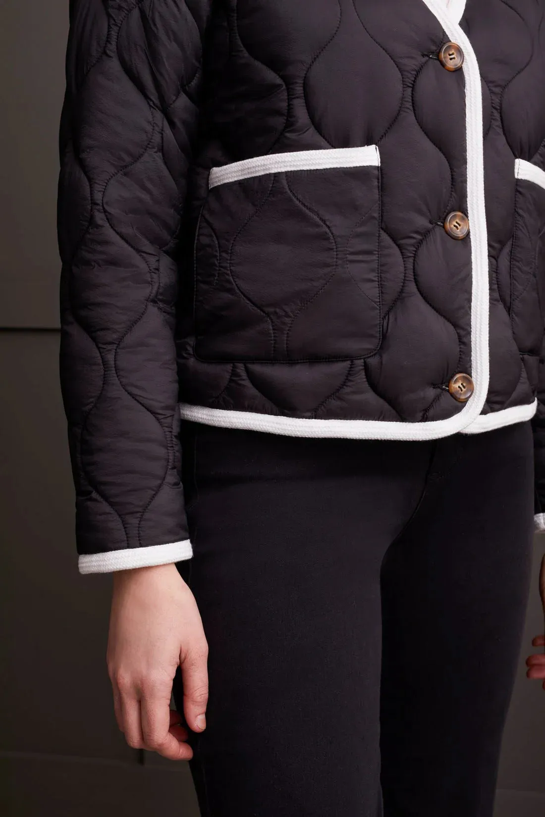 Long Sleeve Button Front Puffer Jacket [Black-1847O]
