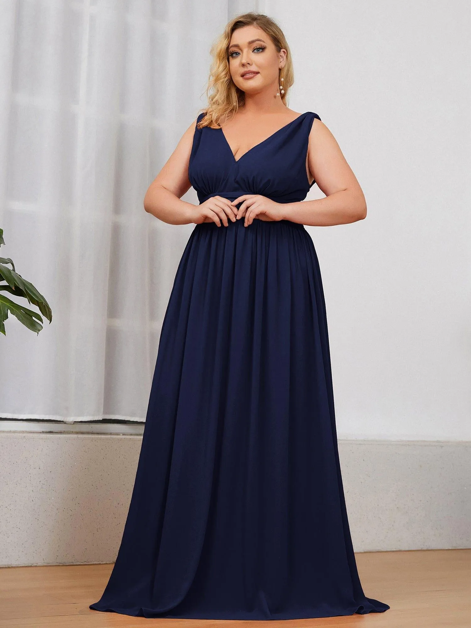 Plus Size Sleeveless V-Neck Chiffon Semi Bridesmaid Dress