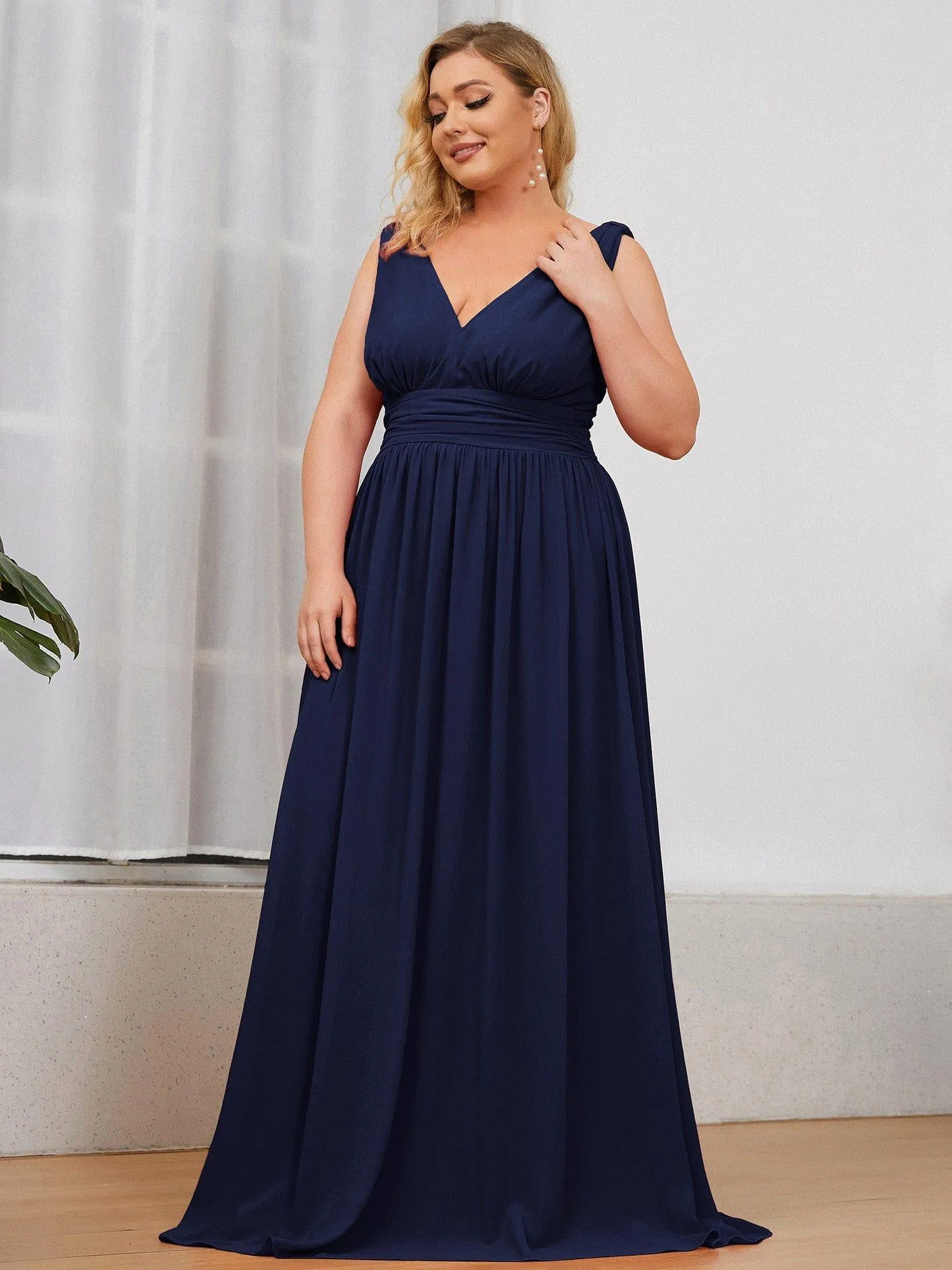 Plus Size Sleeveless V-Neck Chiffon Semi Bridesmaid Dress