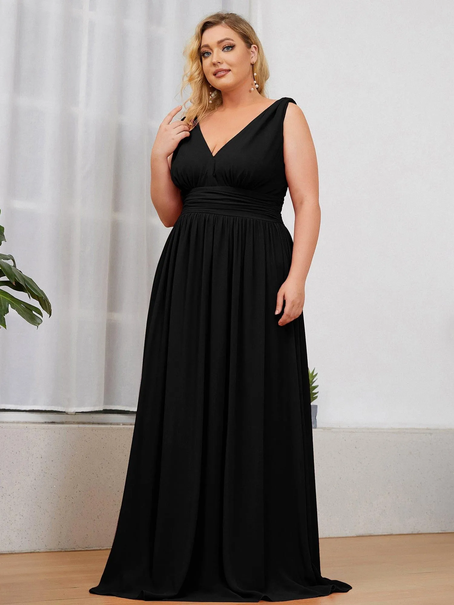 Plus Size Sleeveless V-Neck Chiffon Semi Bridesmaid Dress