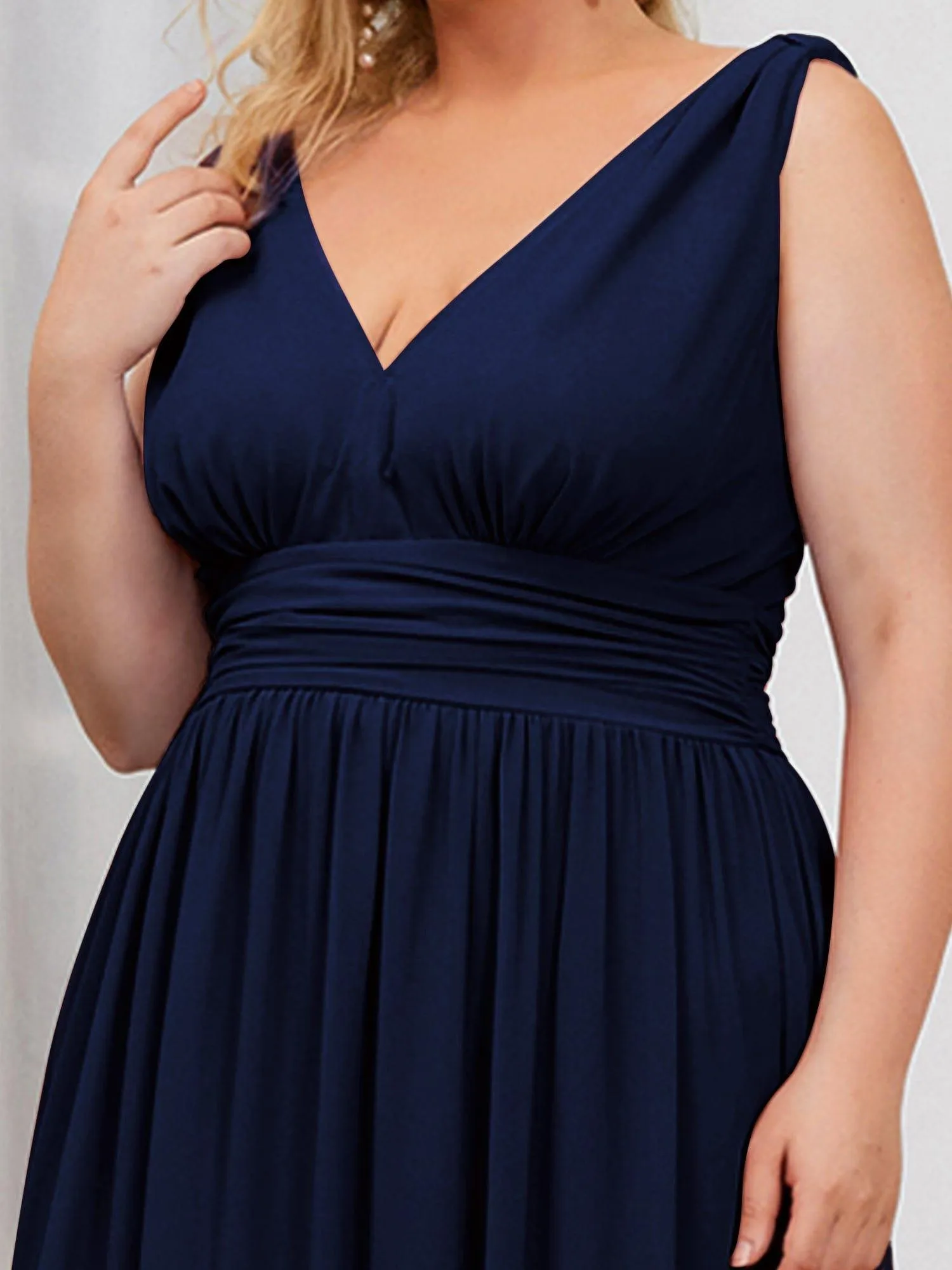 Plus Size Sleeveless V-Neck Chiffon Semi Bridesmaid Dress