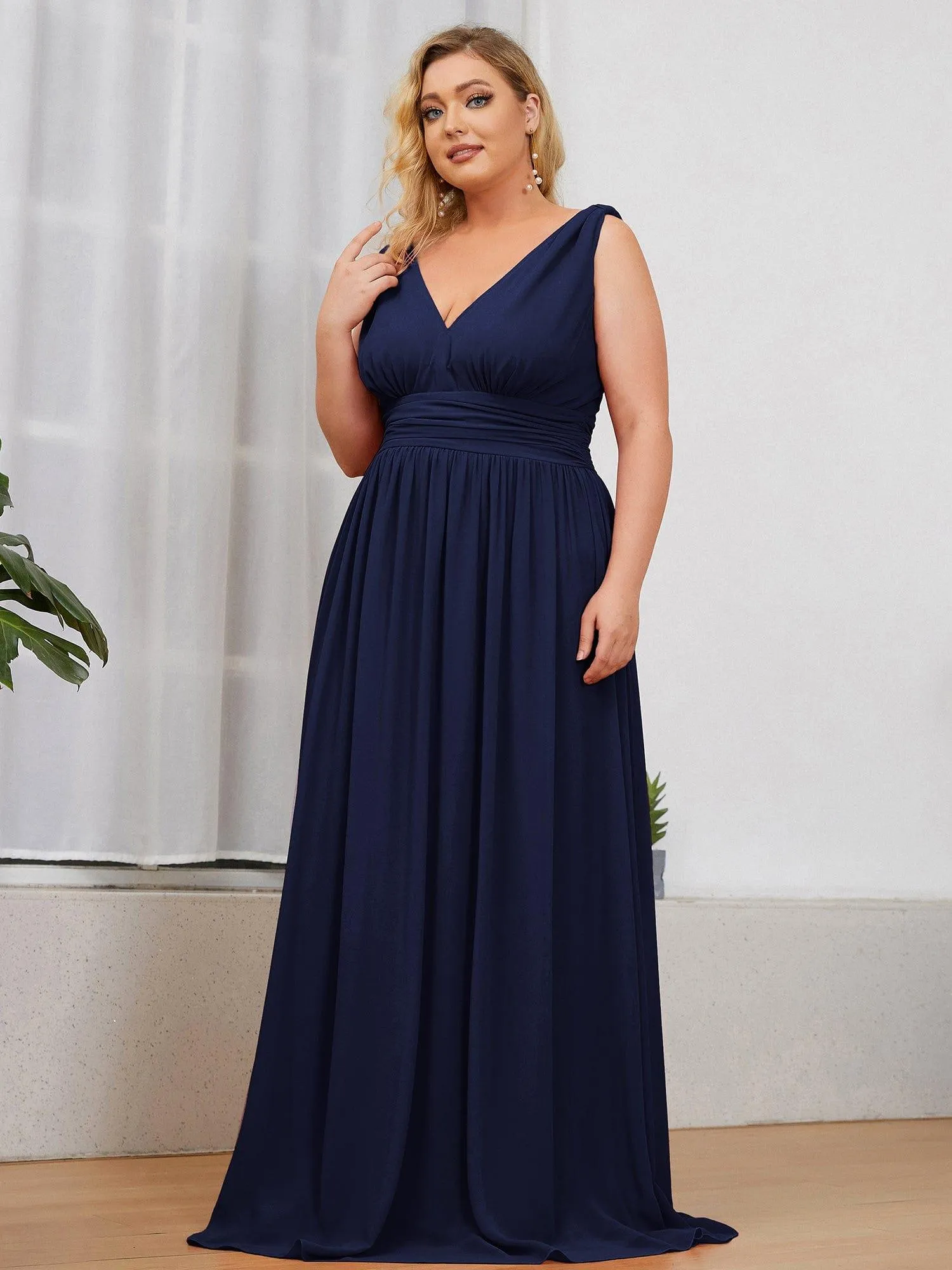 Plus Size Sleeveless V-Neck Chiffon Semi Bridesmaid Dress