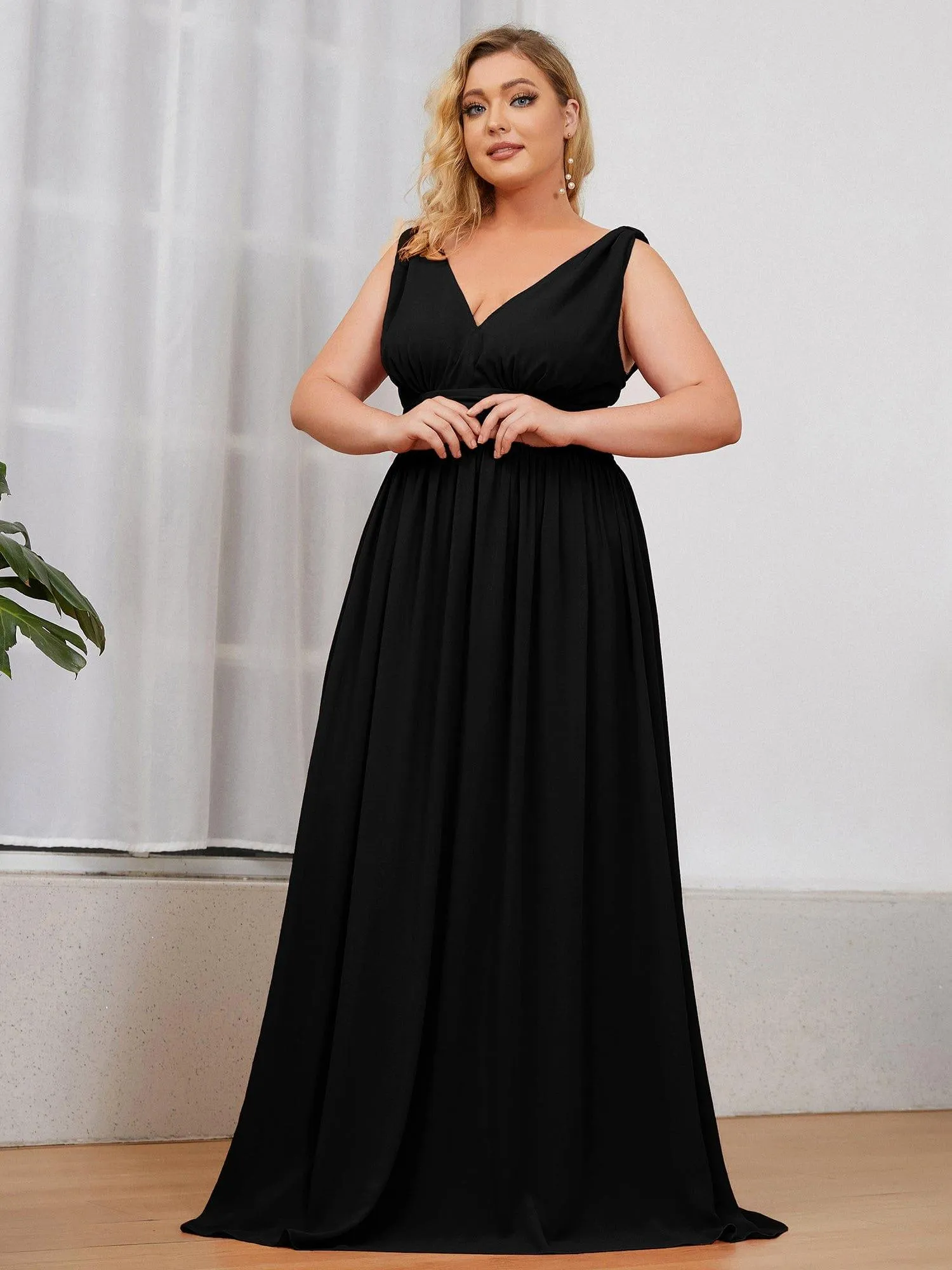 Plus Size Sleeveless V-Neck Chiffon Semi Bridesmaid Dress