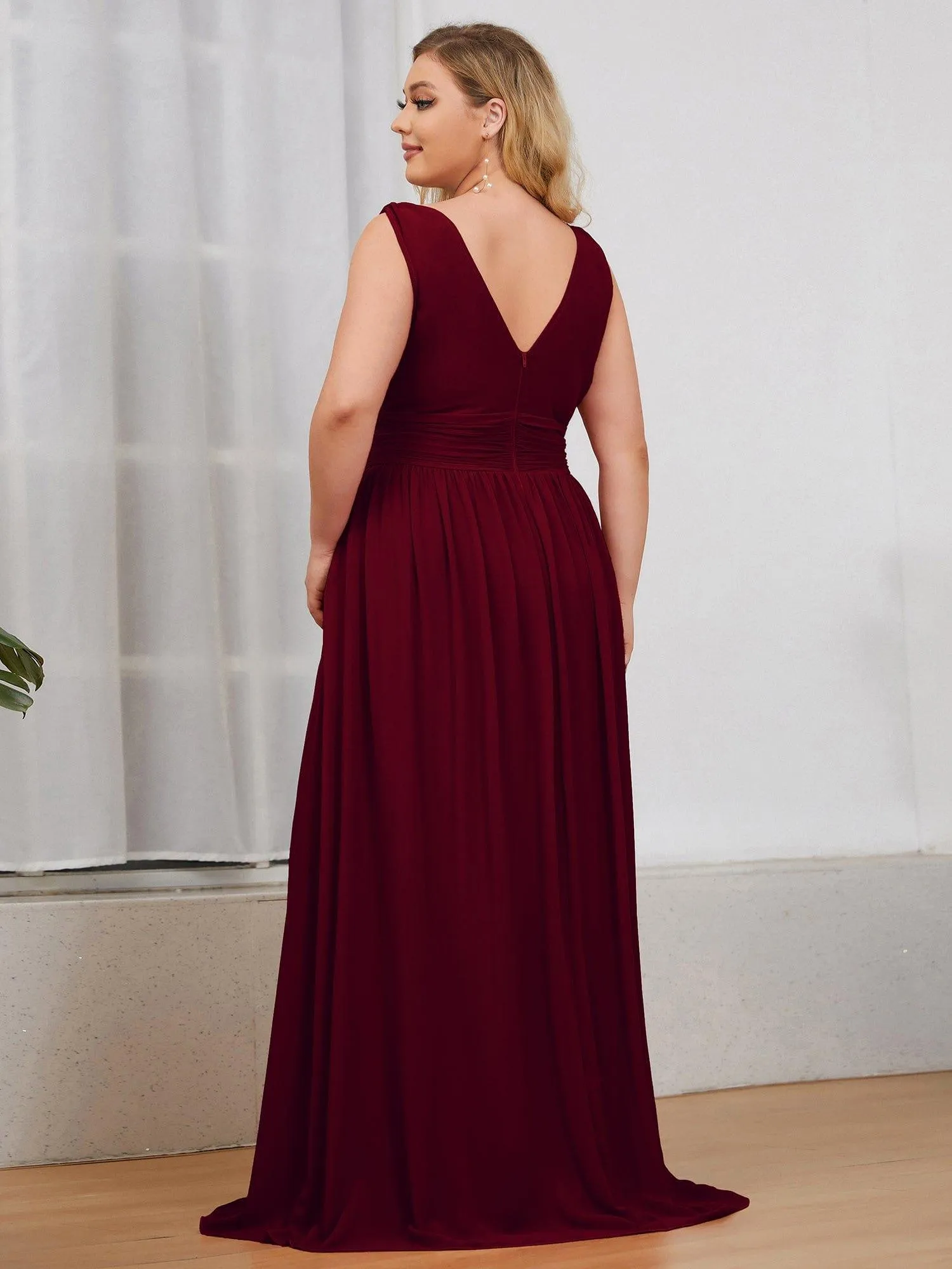 Plus Size Sleeveless V-Neck Chiffon Semi Bridesmaid Dress